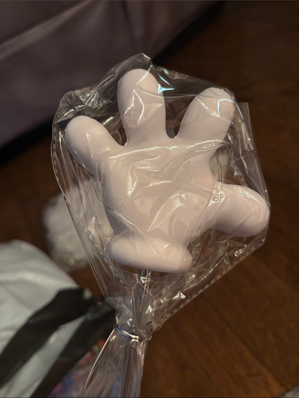 Disney Mickey Glove extendable hand with Red Handle new - Picture 4 of 6